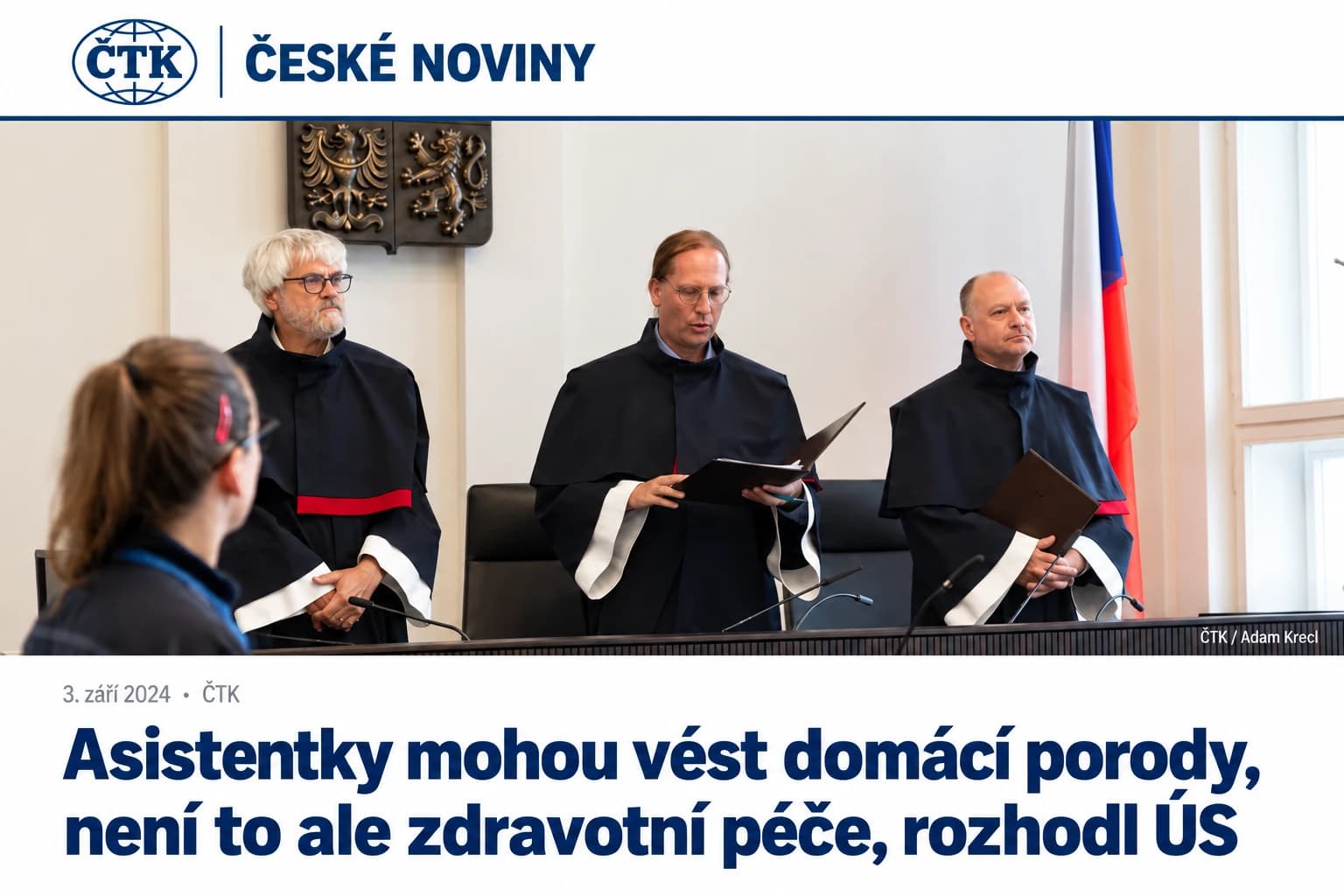 Záhlaví zprávy ČTK „Asistentky mohou vést domácí porody, není to ale zdravotní péče, rozhodl ÚS“ z 3. září 2024, s fotografií tří soudců Ústavního soudu při vyhlášení nálezu